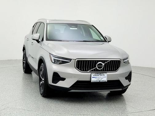 2025 Volvo XC40 B5 Core