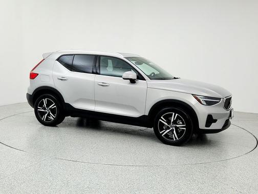 2025 Volvo XC40 B5 Core