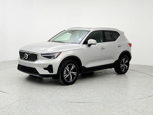 2025 Volvo XC40 Core