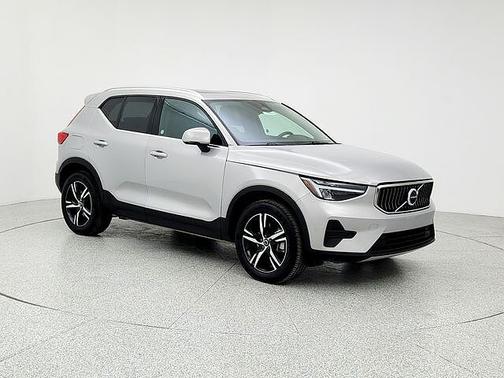 2025 Volvo XC40 Core