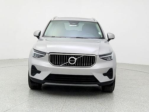 2025 Volvo XC40 Core