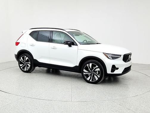 2024 Volvo XC40 Plus