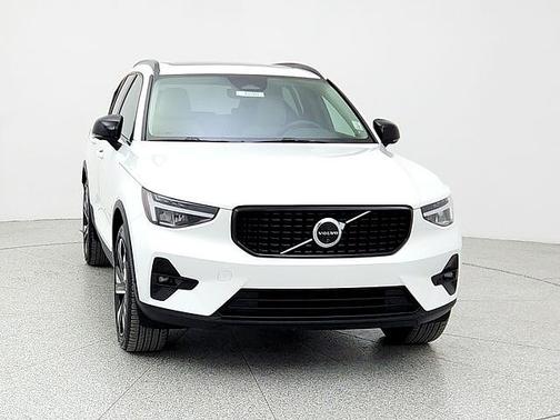 2024 Volvo XC40 Plus