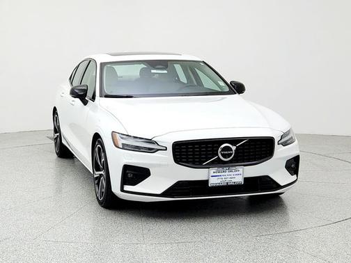 2024 Volvo S60 B5 Plus Dark Theme