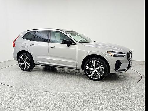 Silver Dawn 2023 Volvo XC60 B6 Ultimate Dark Theme
