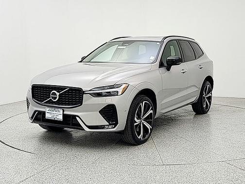 Silver Dawn 2023 Volvo XC60 B6 Ultimate Dark Theme