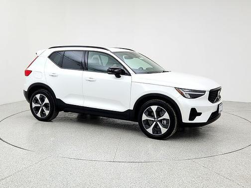 2024 Volvo XC40 Core