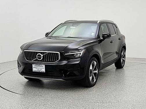 Onyx Black 2024 Volvo XC40 Core