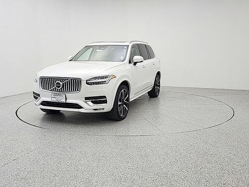 Crystal White 2023 Volvo XC90 Plus
