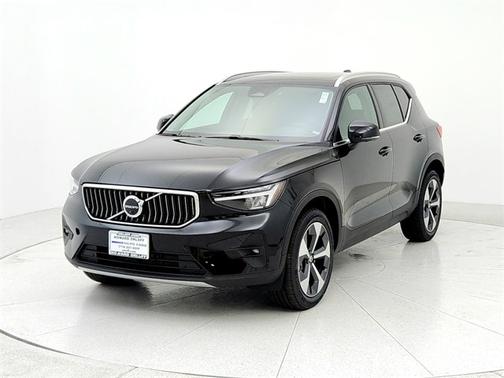 2025 Volvo XC40 B5 Plus Bright Theme