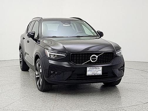 Onyx Black 2025 Volvo XC40 Plus