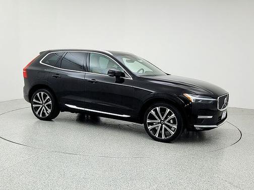 2023 Volvo XC60 B5 Ultimate Bright Theme