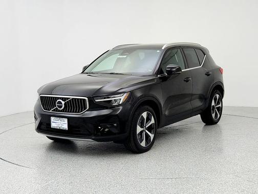 2023 Volvo XC40 B5 Plus Bright Theme