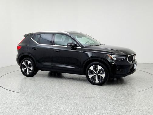 2023 Volvo XC40 B5 Plus Bright Theme