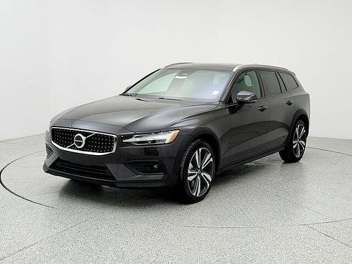 2025 Volvo V60 Cross Country Plus