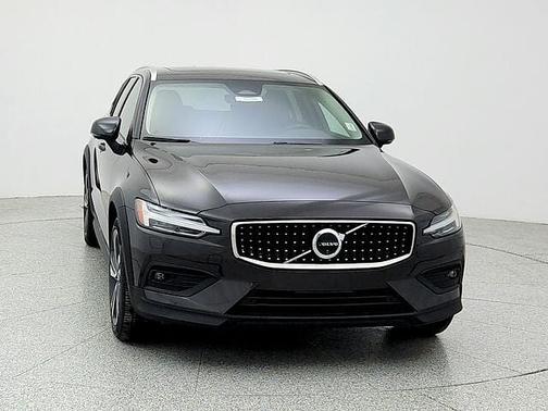 2025 Volvo V60 Cross Country Plus