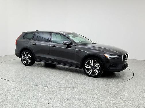 2025 Volvo V60 Cross Country Plus