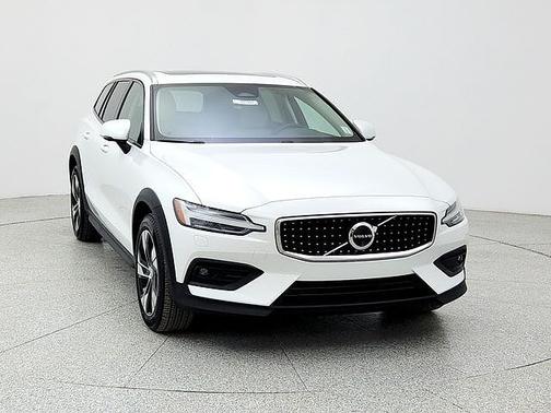2025 Volvo V60 Cross Country Plus