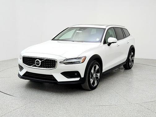 2025 Volvo V60 Cross Country Plus