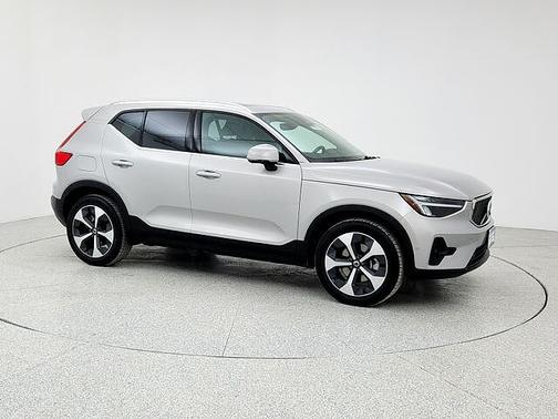 2025 Volvo XC40 Plus