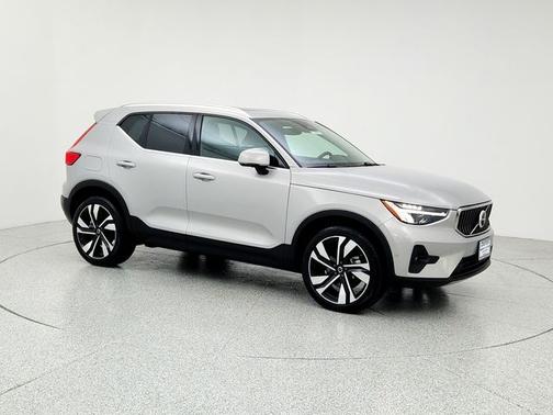 2025 Volvo XC40 B5 Plus Bright Theme
