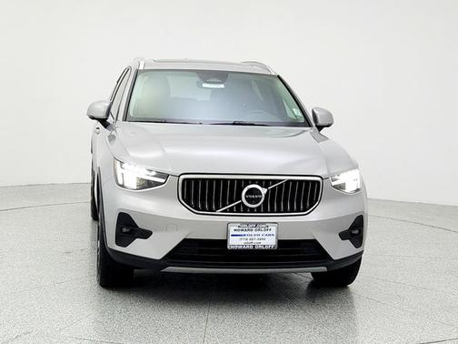 2025 Volvo XC40 B5 Plus Bright Theme