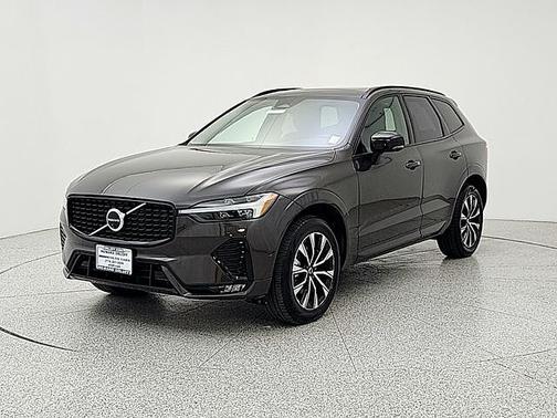 Platinum Grey 2025 Volvo XC60 Plus