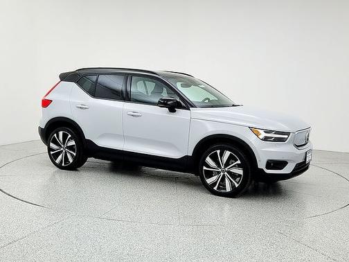 2022 Volvo XC40 Plus