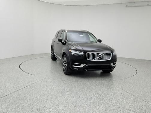 2025 Volvo XC90 B5 Core
