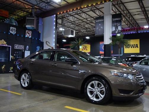 2015 Ford Taurus SE