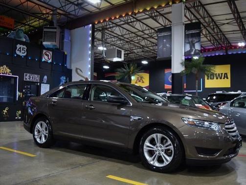 2015 Ford Taurus SE