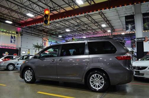 2016 Toyota Sienna XLE