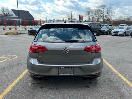 2015 Volkswagen Golf R 4-Door w/DCC & Navigation