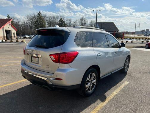 2019 Nissan Pathfinder SV