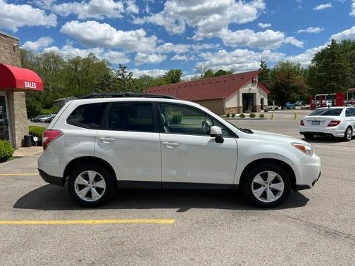 Satin White Pearl 2015 Subaru Forester 2.5i Premium