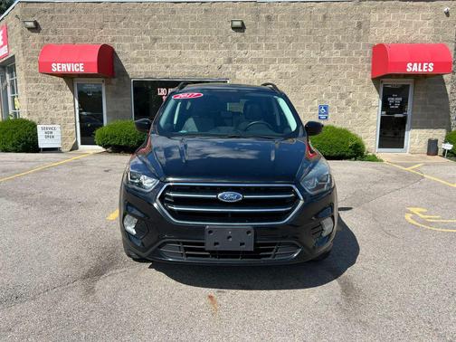 Ruby Red Metallic Tinted Clearcoat 2017 Ford Escape SE