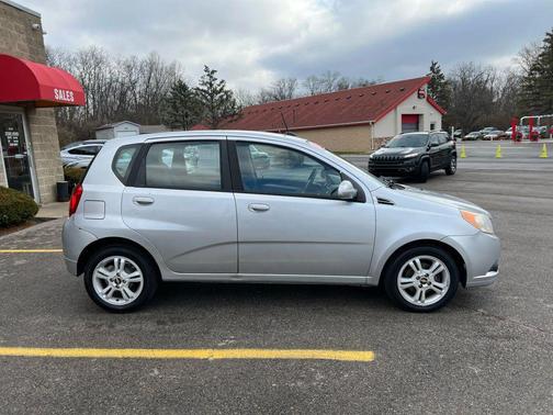 2011 Chevrolet Aveo 5 LT