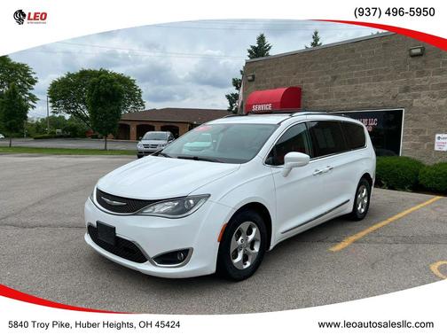 Bright White Clearcoat 2017 Chrysler Pacifica Touring-L