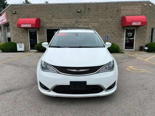 Bright White Clearcoat 2017 Chrysler Pacifica Touring-L