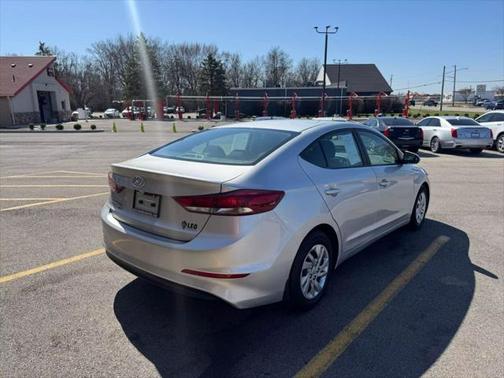 2018 Hyundai ELANTRA SE