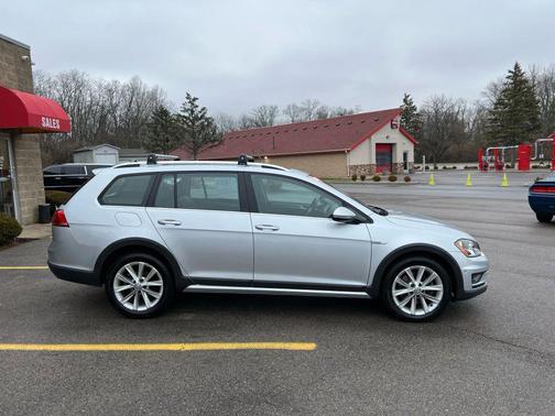 2017 Volkswagen Golf Alltrack TSI SE