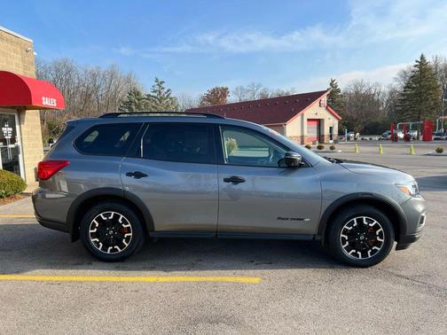 2020 Nissan Pathfinder SL 4WD