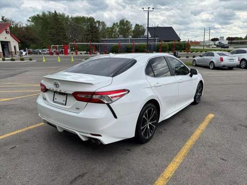 2020 Toyota Camry SE