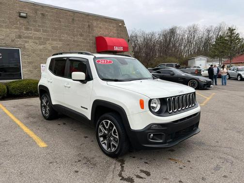 Alpine White 2017 Jeep Renegade Latitude