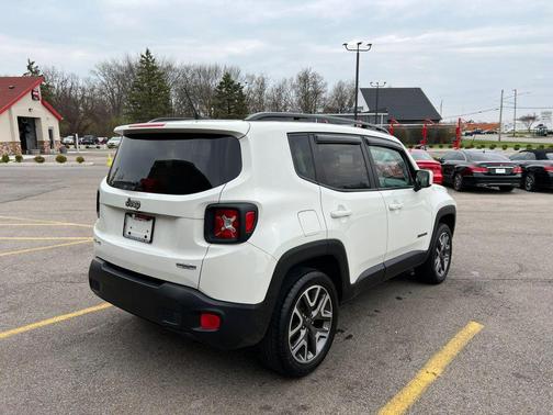 Alpine White 2017 Jeep Renegade Latitude