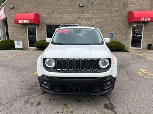 Alpine White 2017 Jeep Renegade Latitude