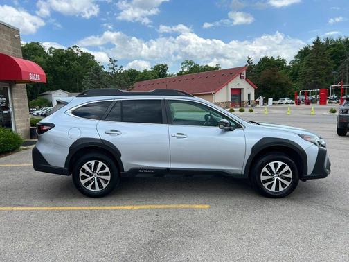 Ice Silver Metallic 2023 Subaru Outback Premium