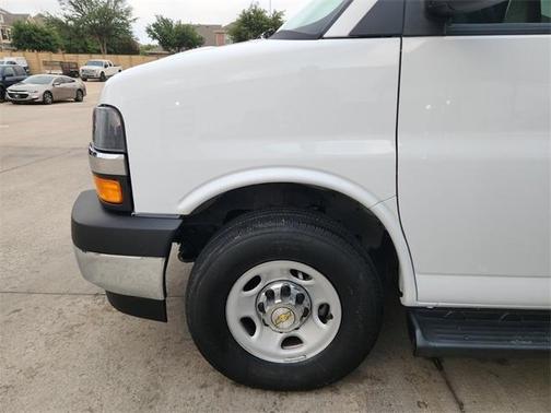 Summit White 2025 Chevrolet Express 3500 LT