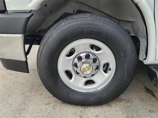 Summit White 2025 Chevrolet Express 3500 LT