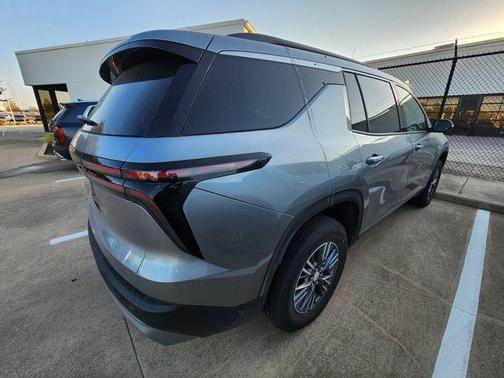 Sterling Gray Metallic 2026 Chevrolet Traverse LT